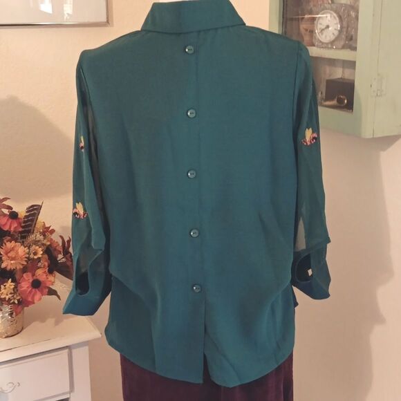 NWT Evergreen Embroidered Blouse With Bees - Picture 6 of 10